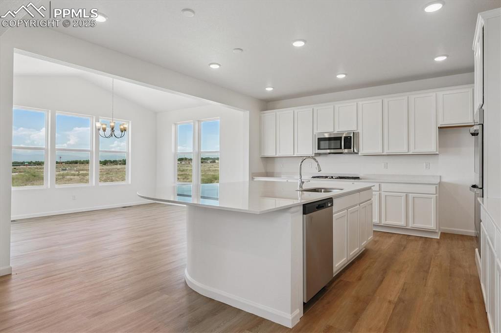 Image 7 of 21: Kitchen