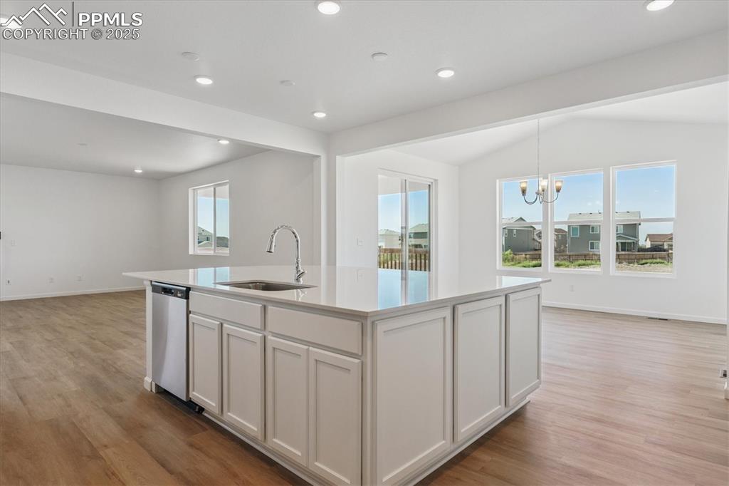 Image 8 of 21: Kitchen