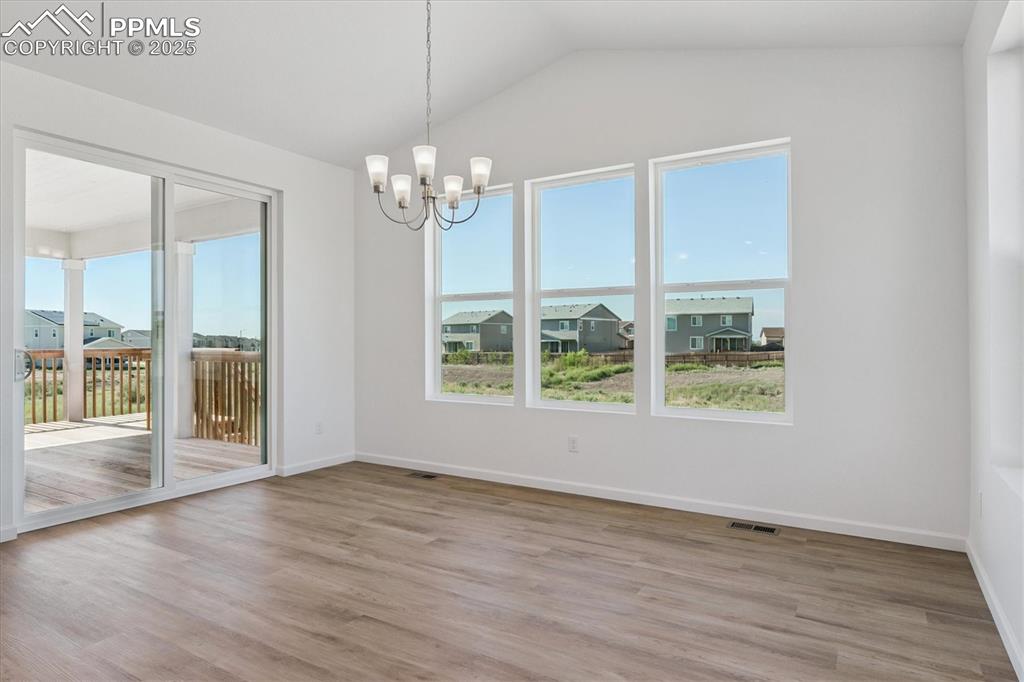 Image 9 of 21: Dining Area