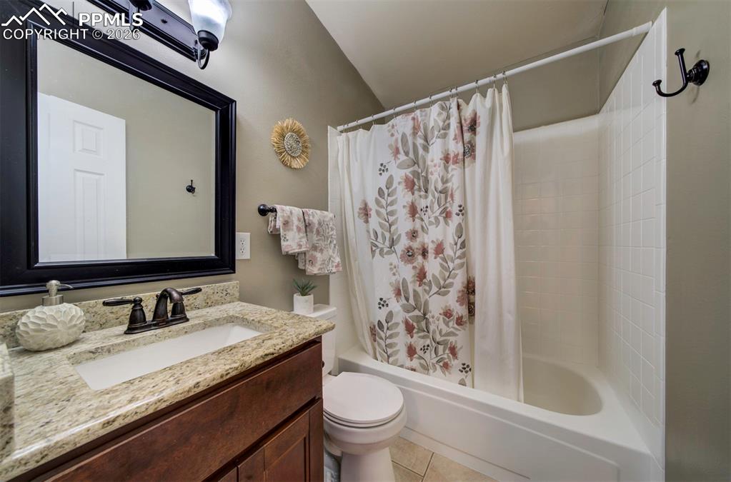 Image 13 of 19: Bathroom