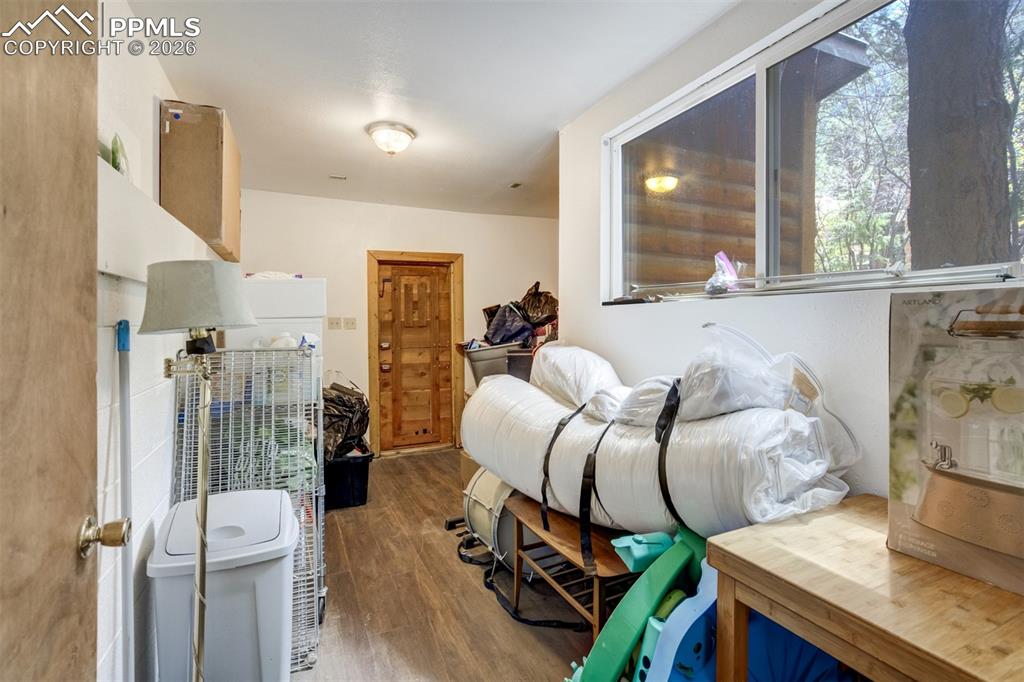 Image 29 of 50: Bedroom