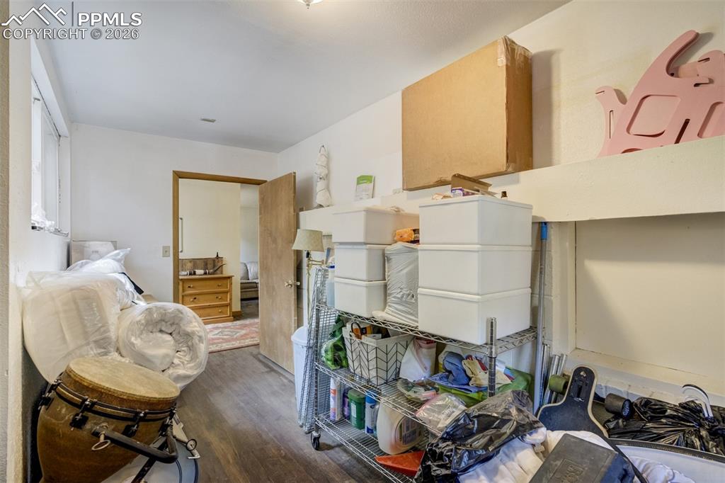 Image 30 of 50: Sitting Room