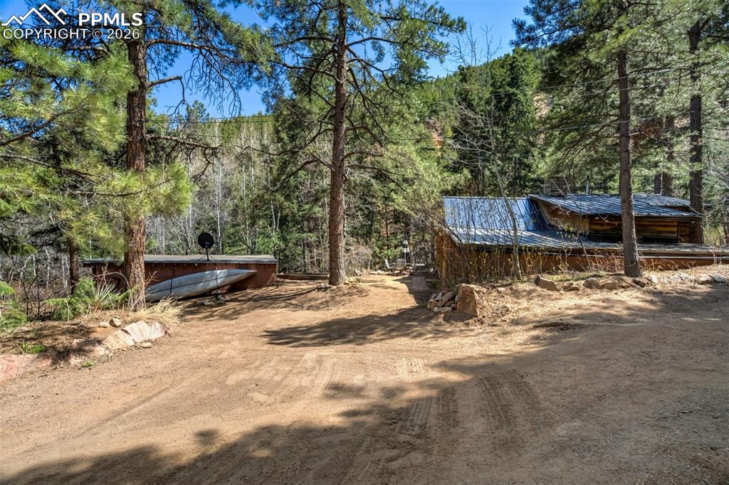 Image 35 of 50: Yard