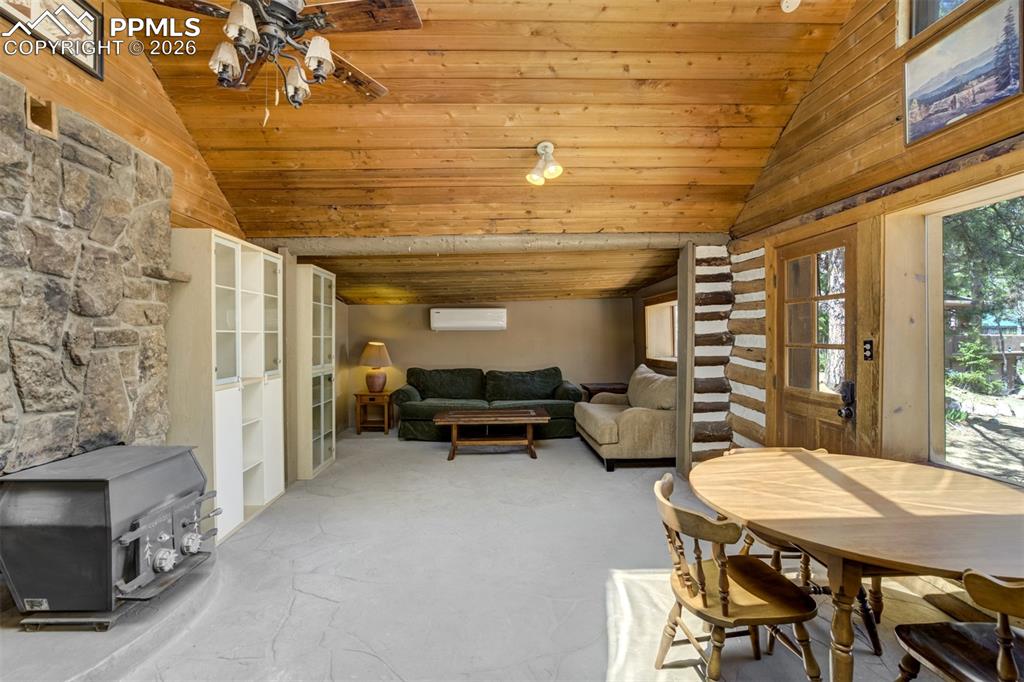 Image 9 of 50: Living Room