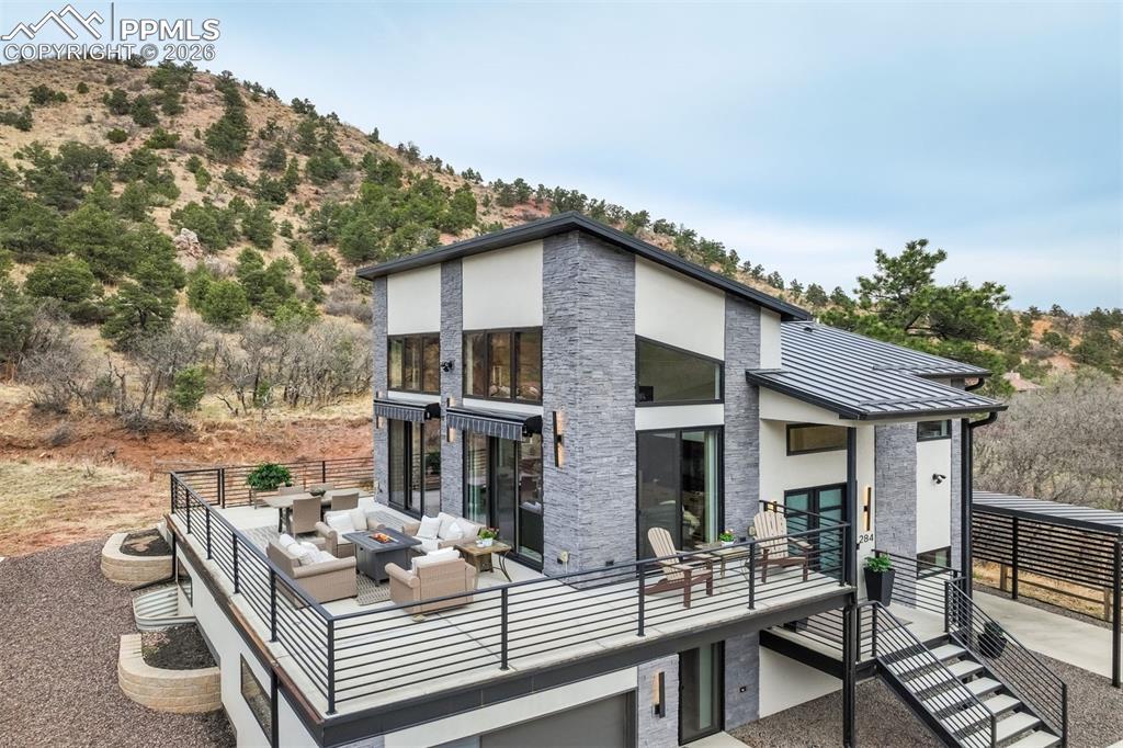 Image 11 of 39: Back of Structure