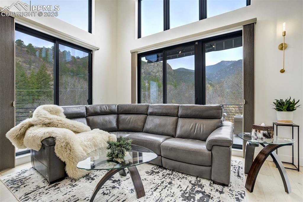 Image 14 of 39: Living Room