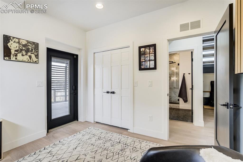 Image 29 of 39: Entry