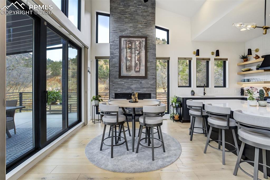 Image 4 of 39: Dining Area