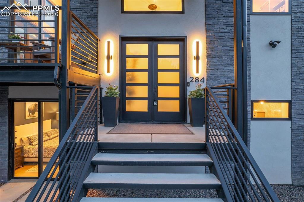 Image 8 of 39: Entry