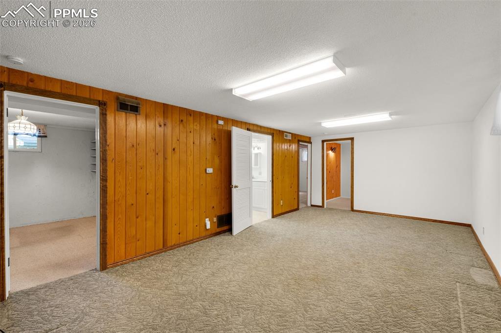 Image 22 of 41: Family Room