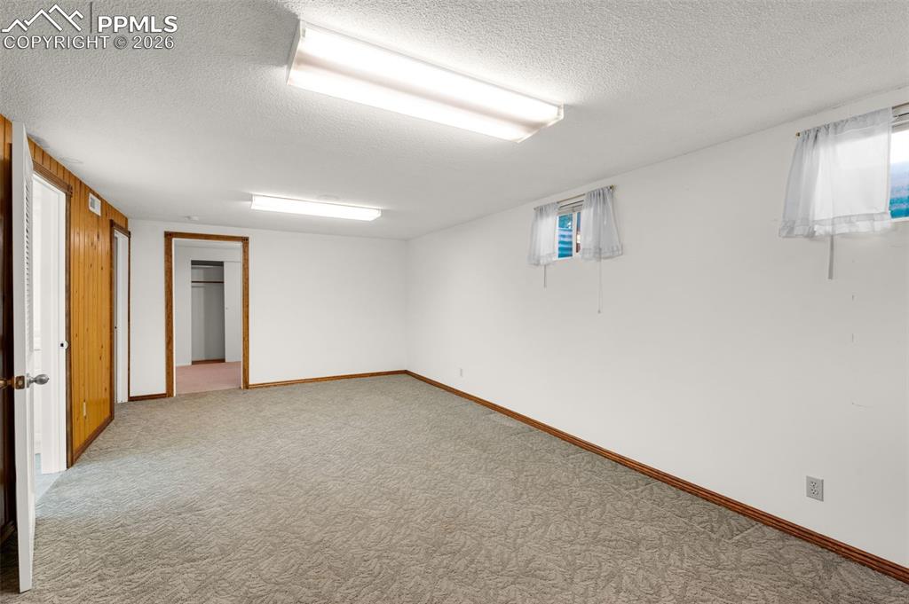 Image 23 of 41: Family Room