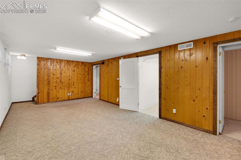 Image 24 of 41: Family Room