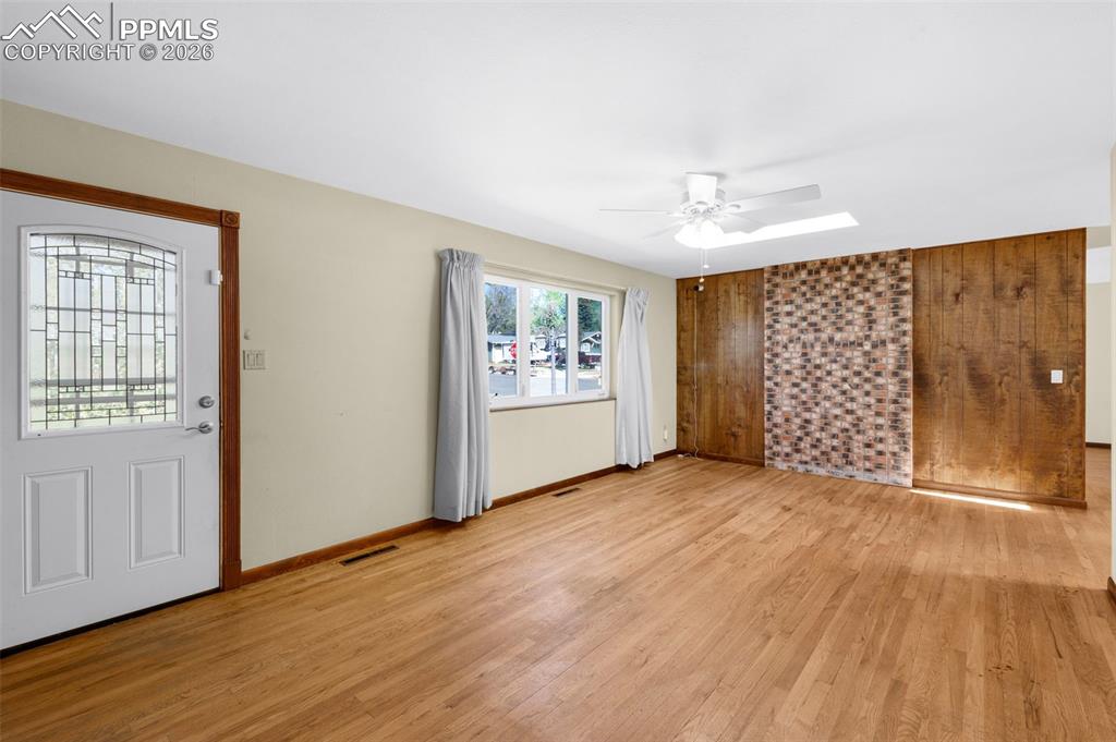 Image 9 of 41: Entry