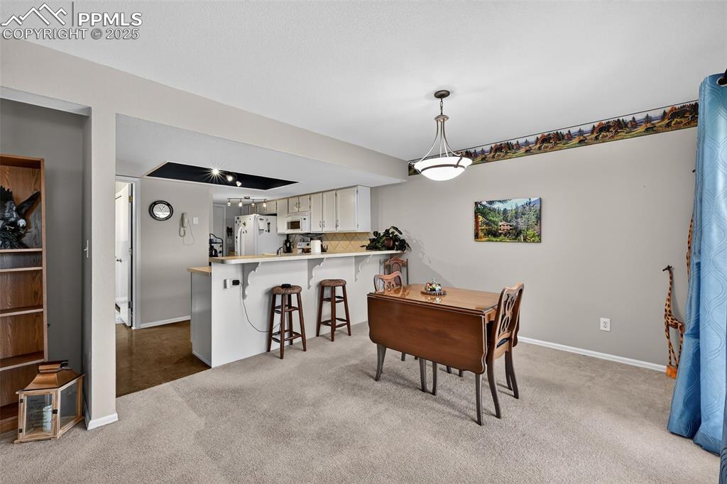 Image 10 of 27: Dining area with breakfast bar.