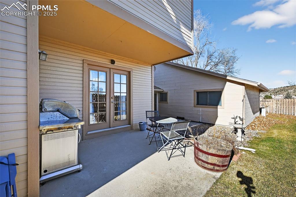 Image 24 of 27: Super cute and private patio area.