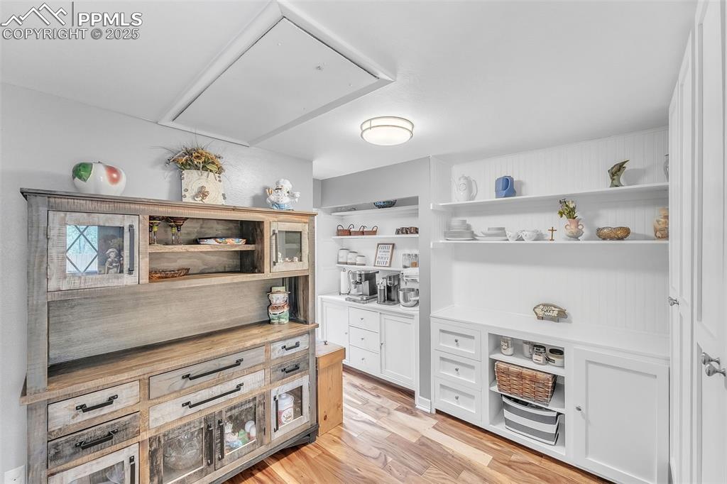 Image 14 of 50: Pantry