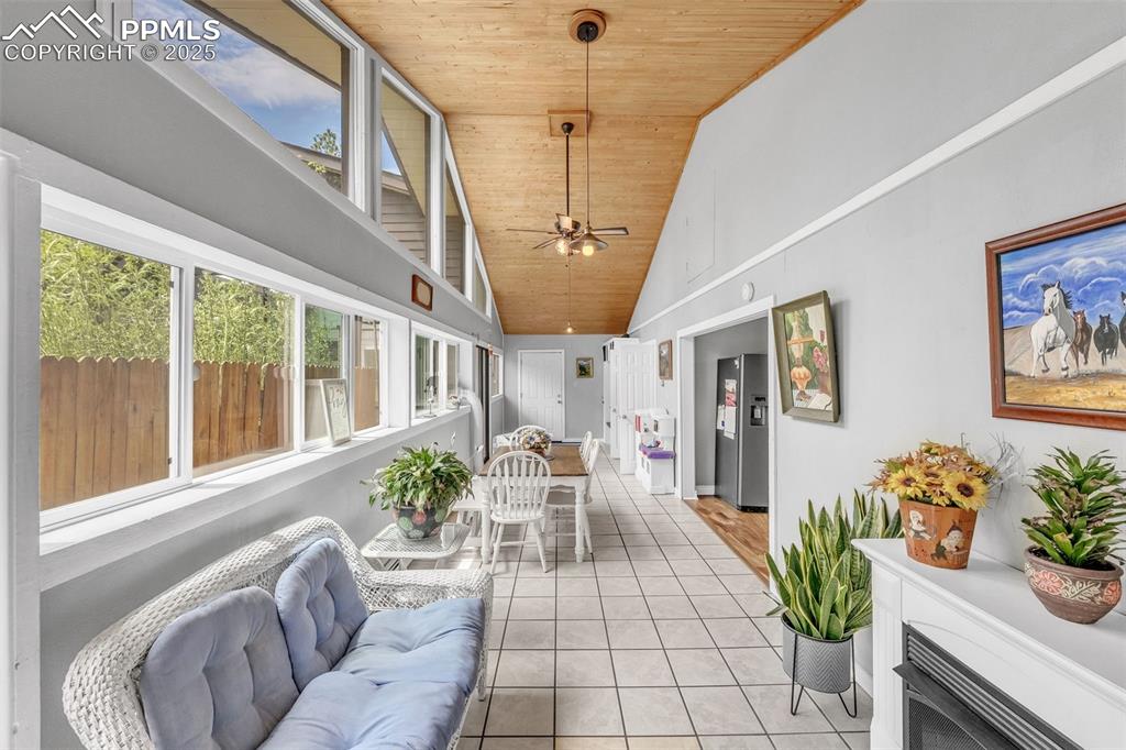 Image 16 of 50: Sun Room