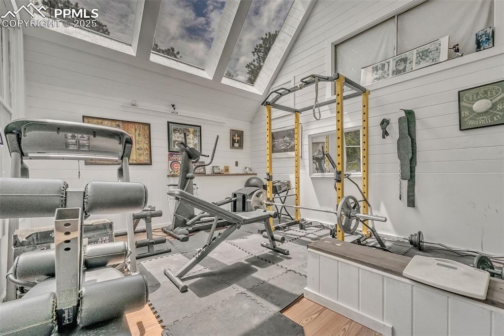 Image 18 of 50: Gym