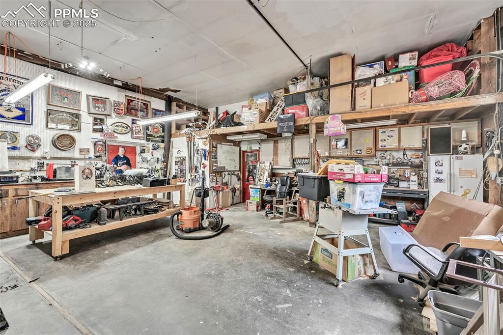 Image 44 of 50: Workshop
