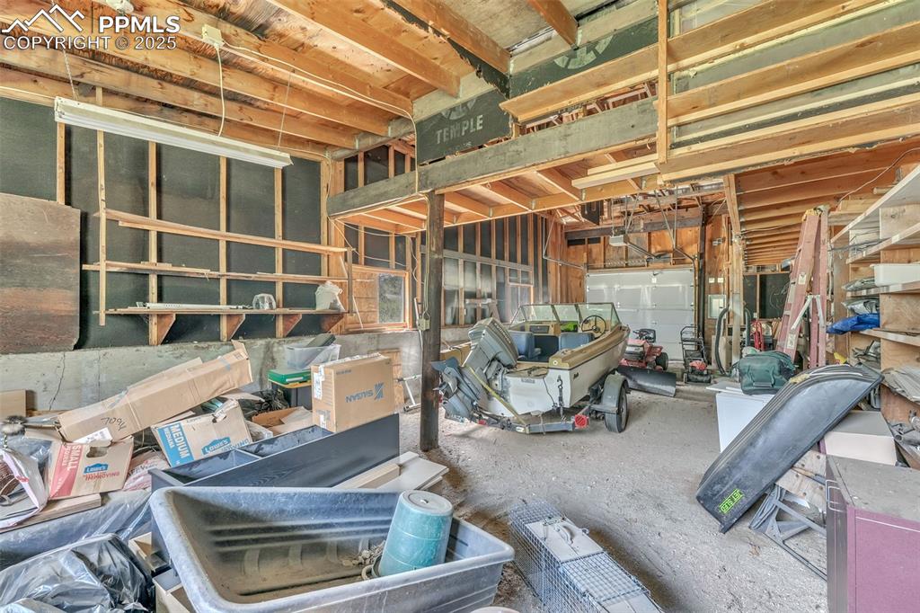 Image 46 of 50: Workshop