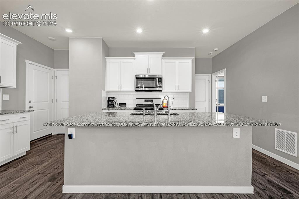 Image 11 of 40: Kitchen