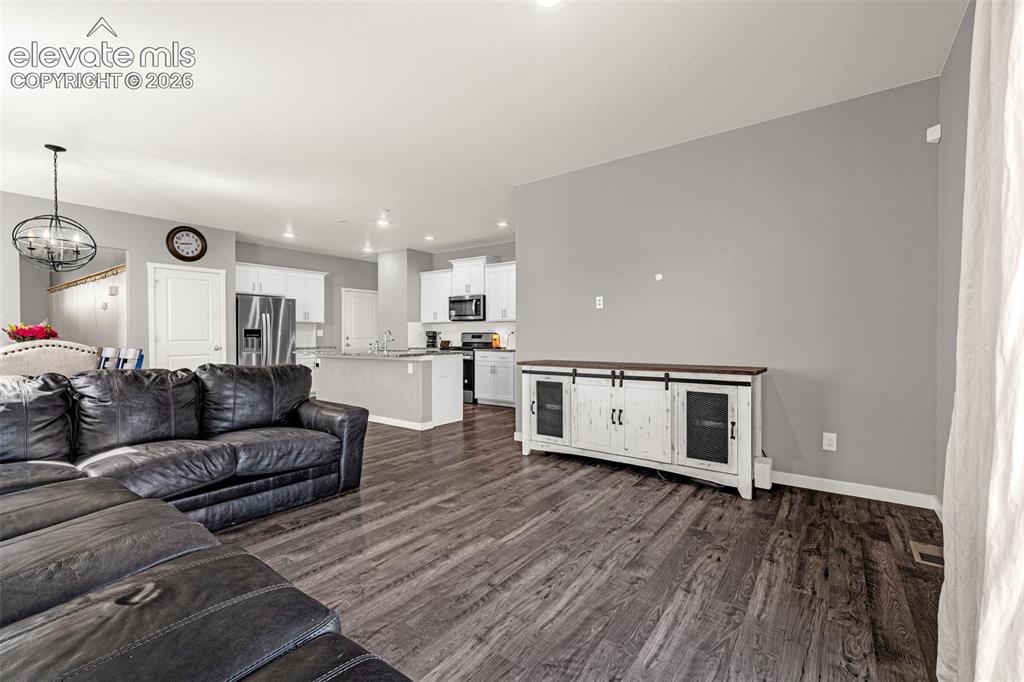 Image 15 of 40: Living Room
