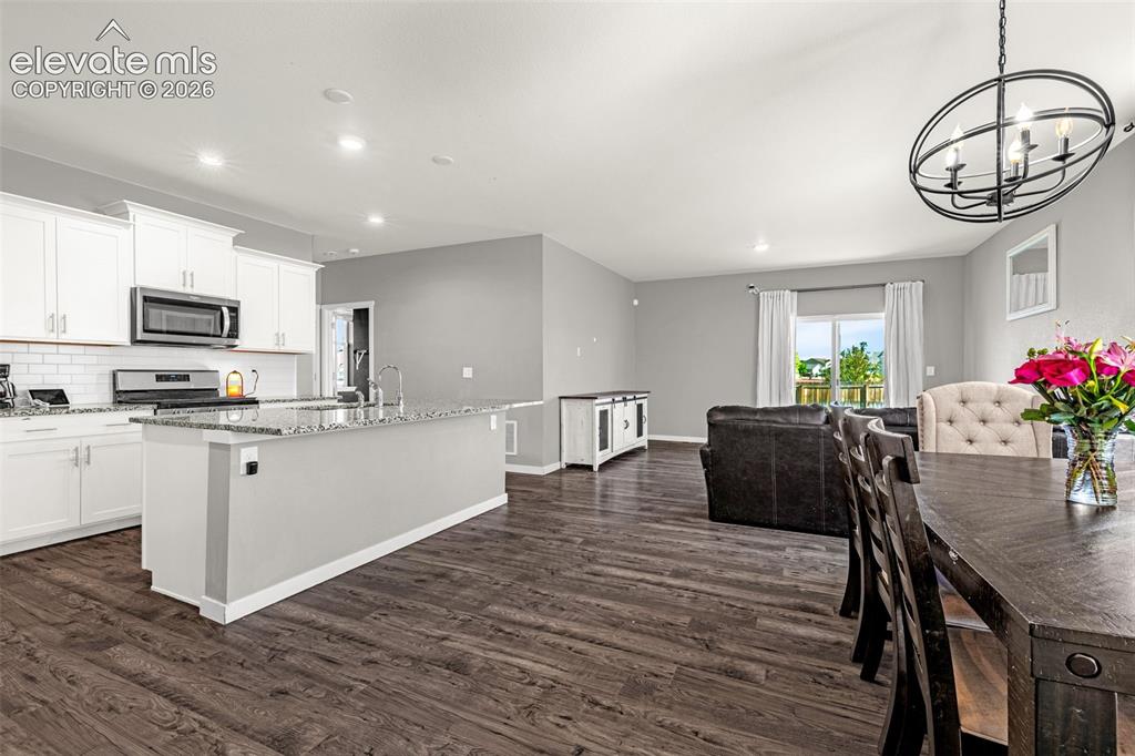 Image 16 of 40: Kitchen
