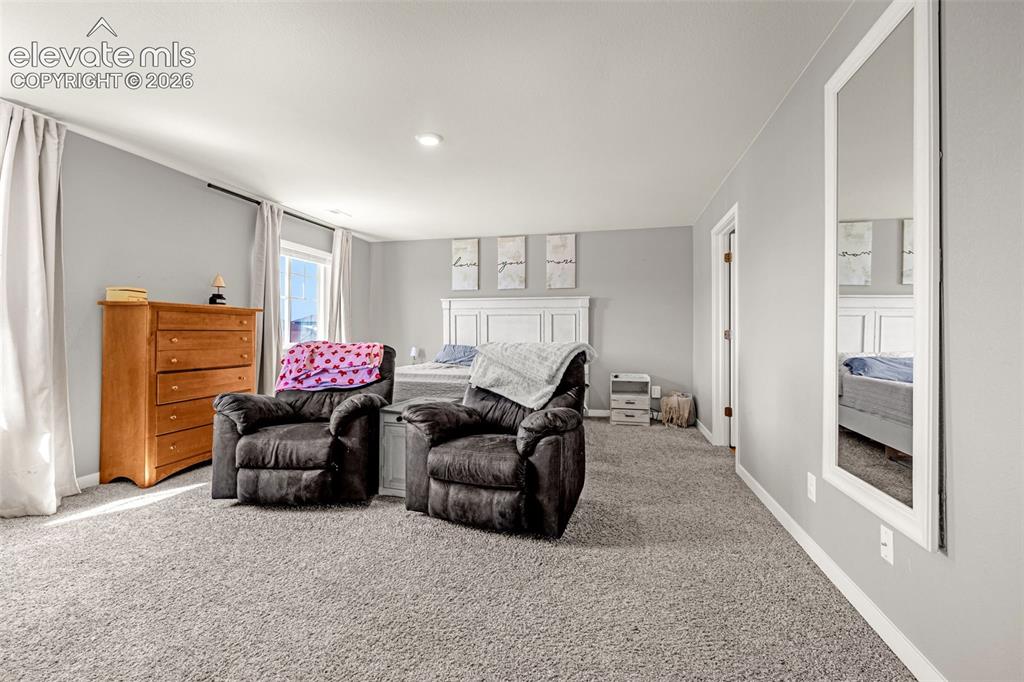 Image 18 of 40: Bedroom