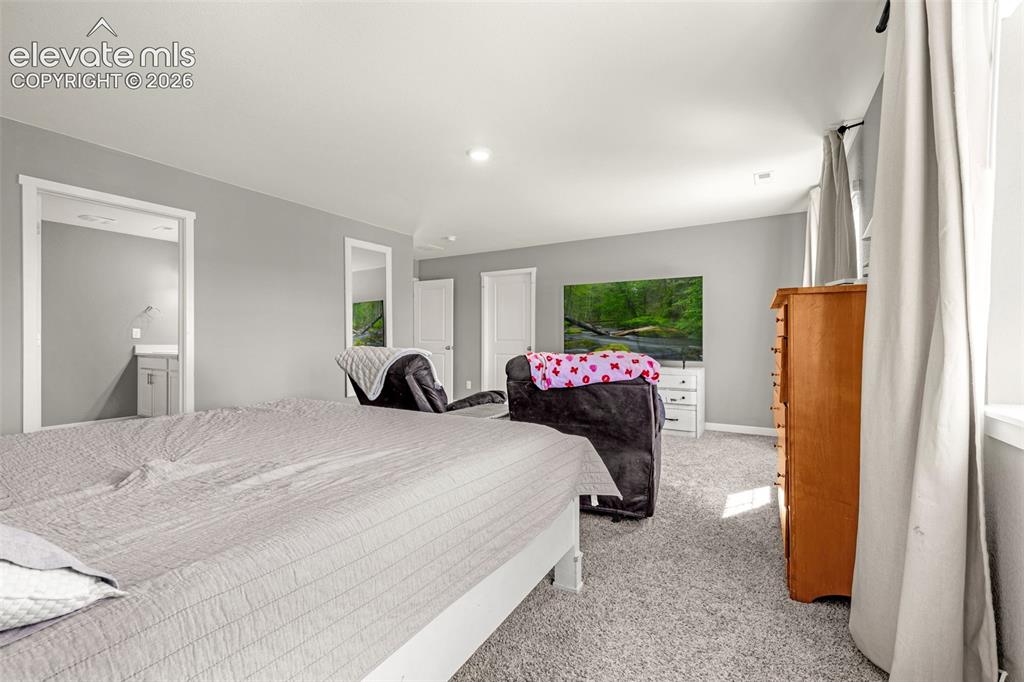 Image 19 of 40: Bedroom