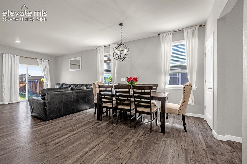 Image 6 of 40: Dining Area
