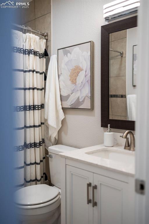 Image 26 of 33: Bathroom 