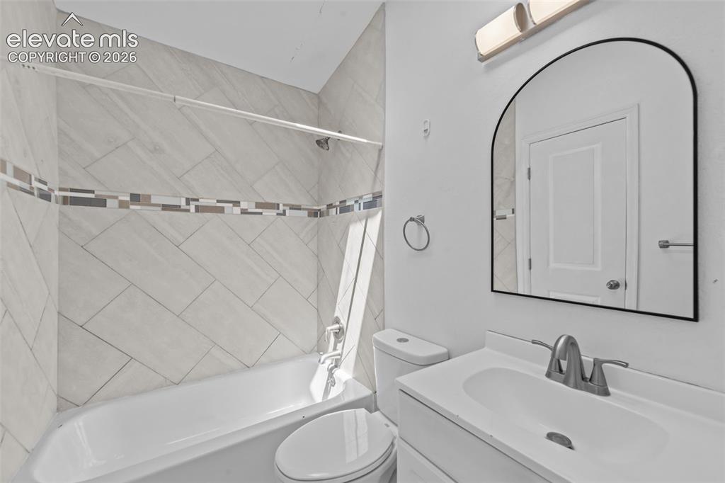 Image 13 of 27: Bathroom