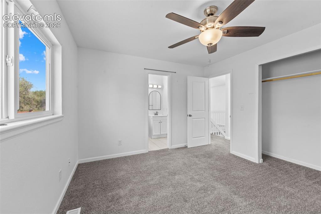 Image 15 of 27: Bedroom