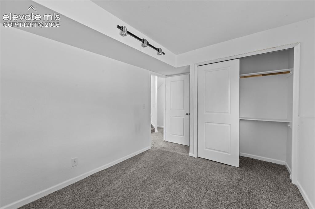 Image 18 of 27: Bedroom