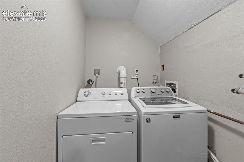 Image 19 of 27: Laundry