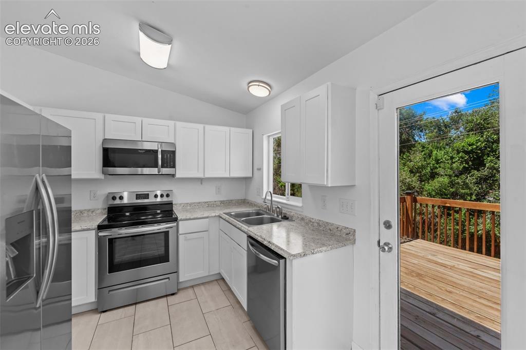 Image 8 of 27: Kitchen