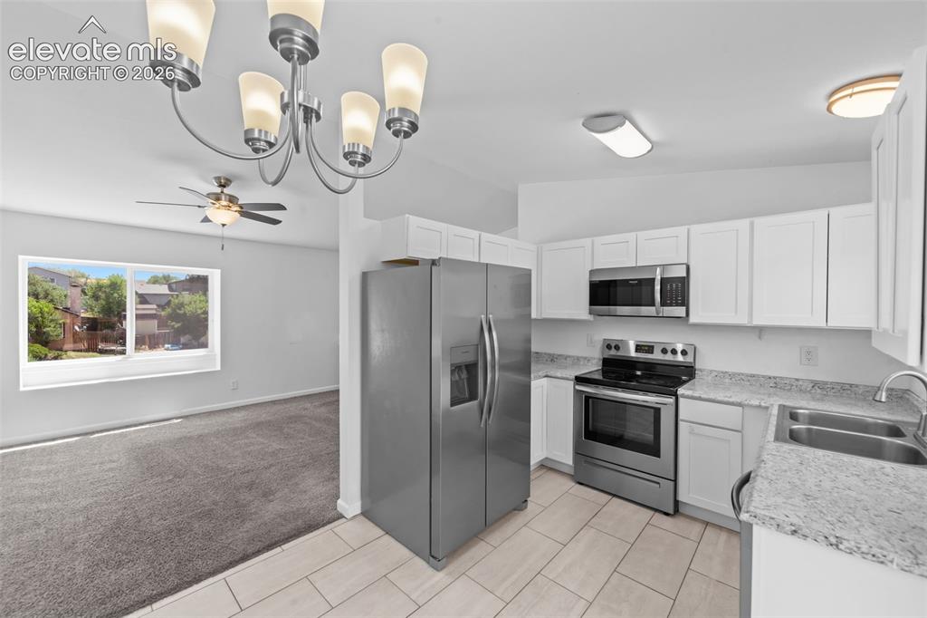 Image 9 of 27: Kitchen