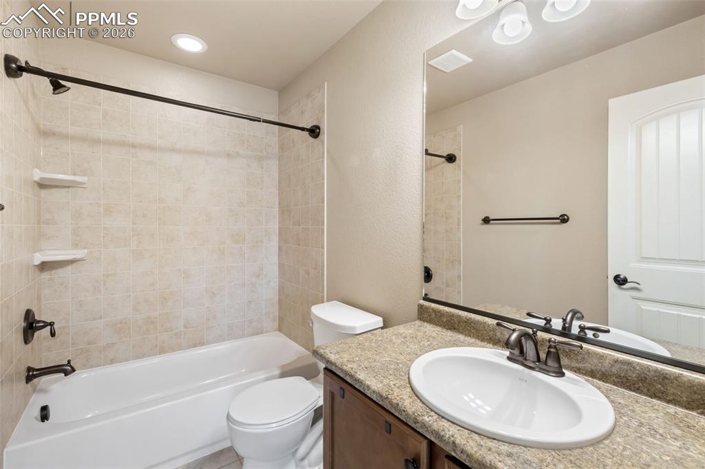 Image 18 of 36: Main Level Full Bathroom!