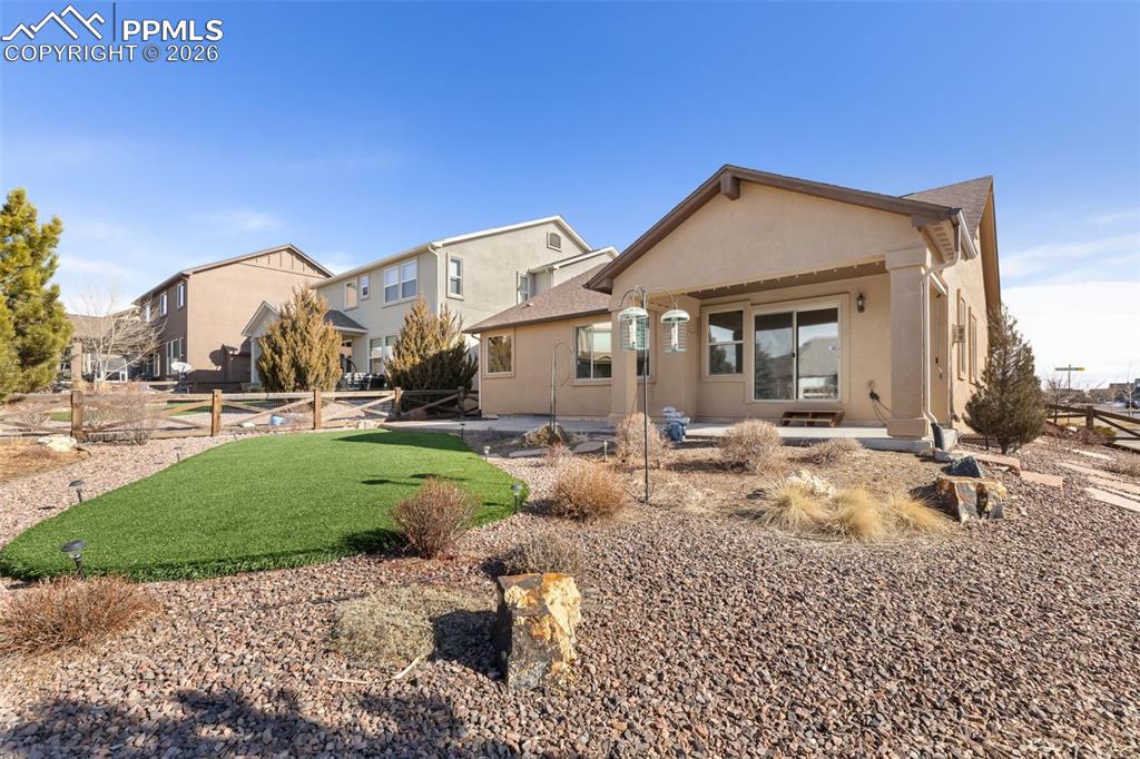 Image 28 of 36: Spacious Backyard!