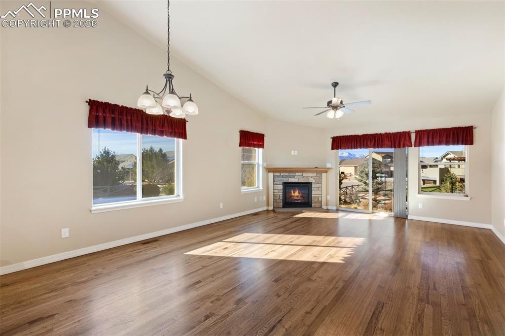 Image 7 of 36: Tons of Natural Light!