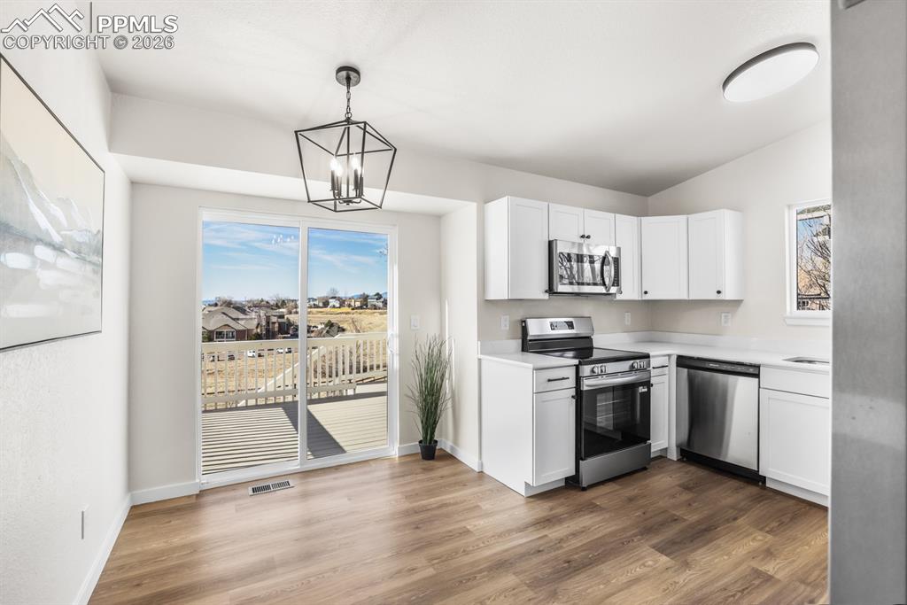 Image 11 of 50: Kitchen