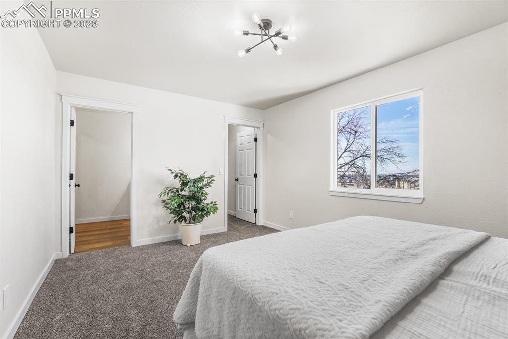 Image 22 of 50: Bedroom