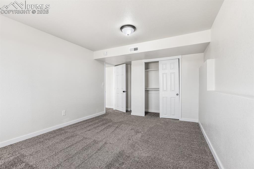 Image 38 of 50: Bedroom