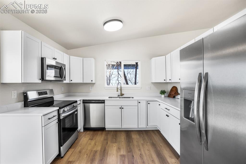 Image 9 of 50: Kitchen