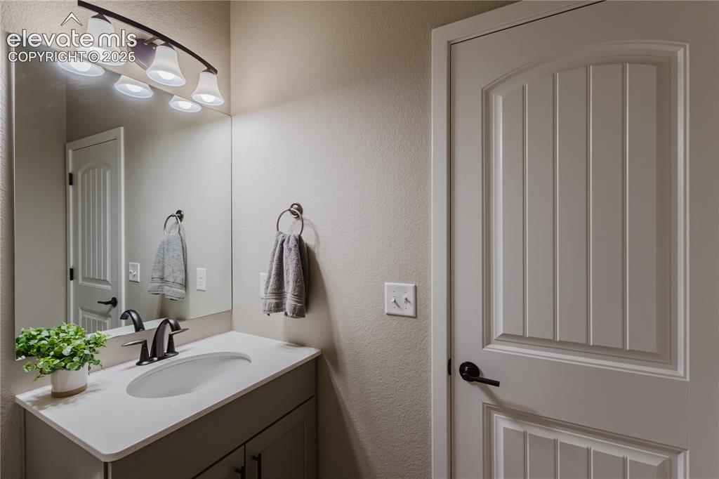 Image 18 of 50: Bathroom