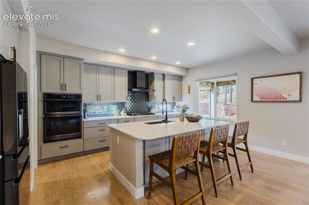 Image 8 of 50: Kitchen