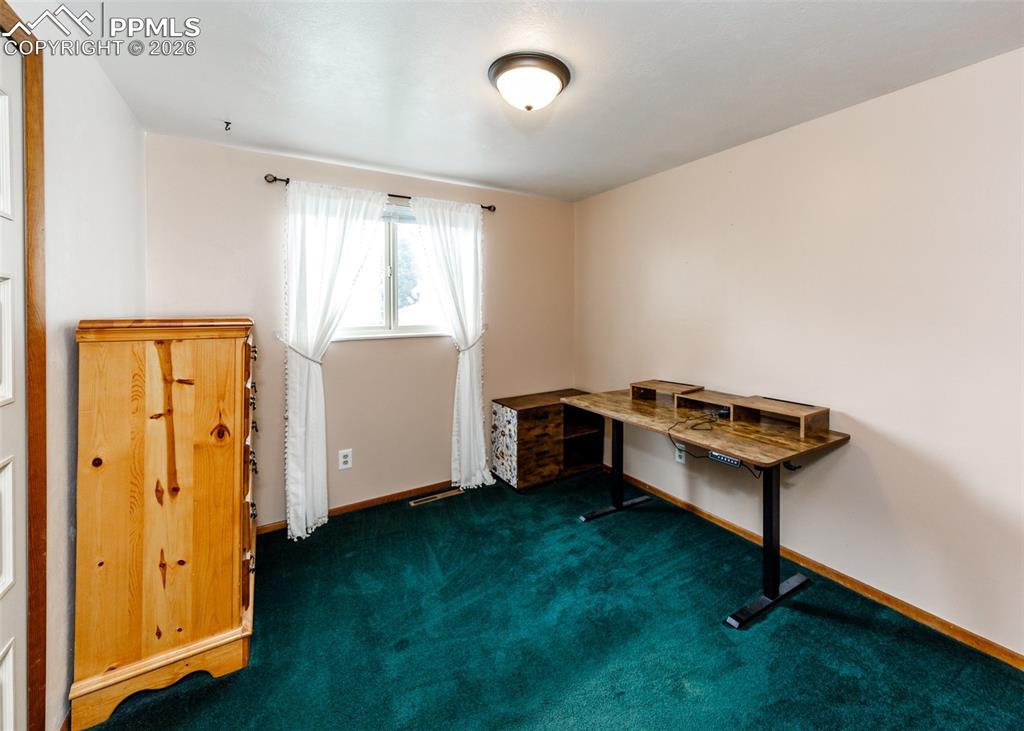 Image 21 of 41: Upstairs Bedroom #3