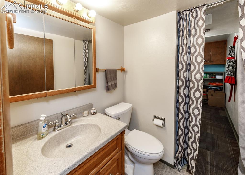 Image 27 of 41: 1/2 Bath Lower Level