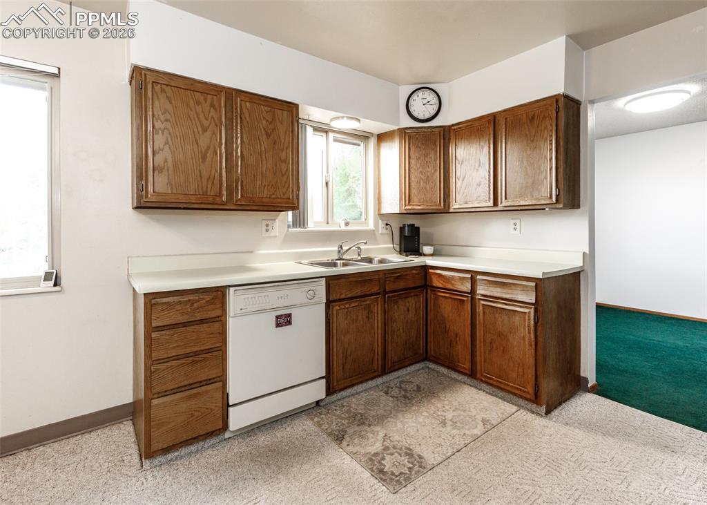 Image 8 of 41: Kitchen