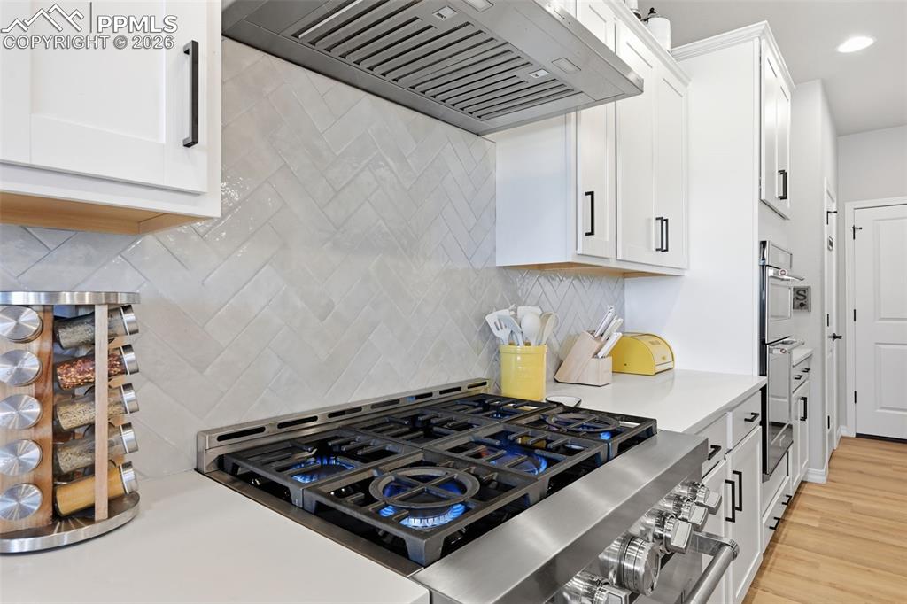 Image 11 of 47: Kitchen